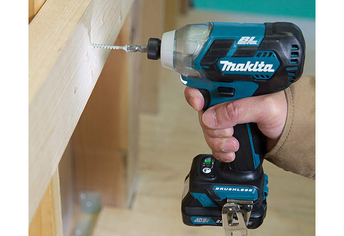 Аккумуляторный ударный шуруповерт MAKITA TD111DZ