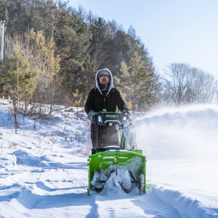 Снегоуборщик аккумуляторный 82V GREENWORKS GD82ST56 + три аккумулятора GD-82 82V G82B5 и зарядное устройство на 2 слота G82C2 82V по СПЕЦИАЛЬНОЙ ЦЕНЕ