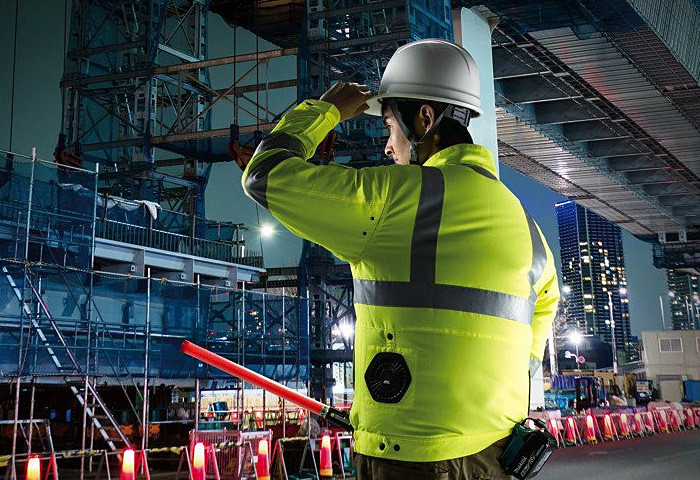 Аккумуляторная куртка MAKITA DFJ214ZXL