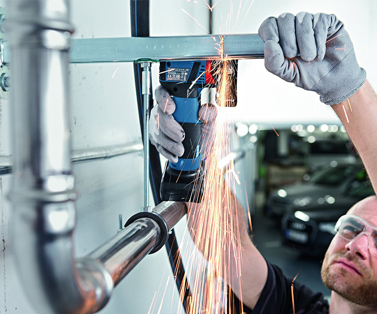 Аккумуляторная болгарка BOSCH GWS 12V-76 + GBA 12V 2.0Ah