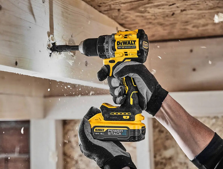 Аккумуляторная дрель-шуруповерт DeWALT DCD800H2T