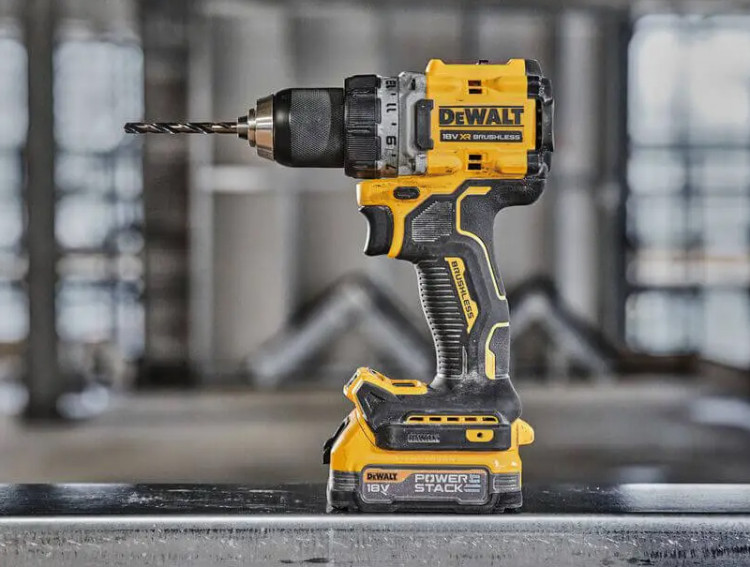 Аккумуляторная дрель-шуруповерт DeWALT DCD800P2T