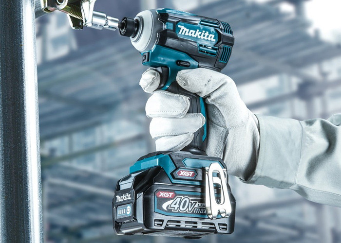 Аккумуляторный ударный шуруповерт XGT MAKITA TD001GM201