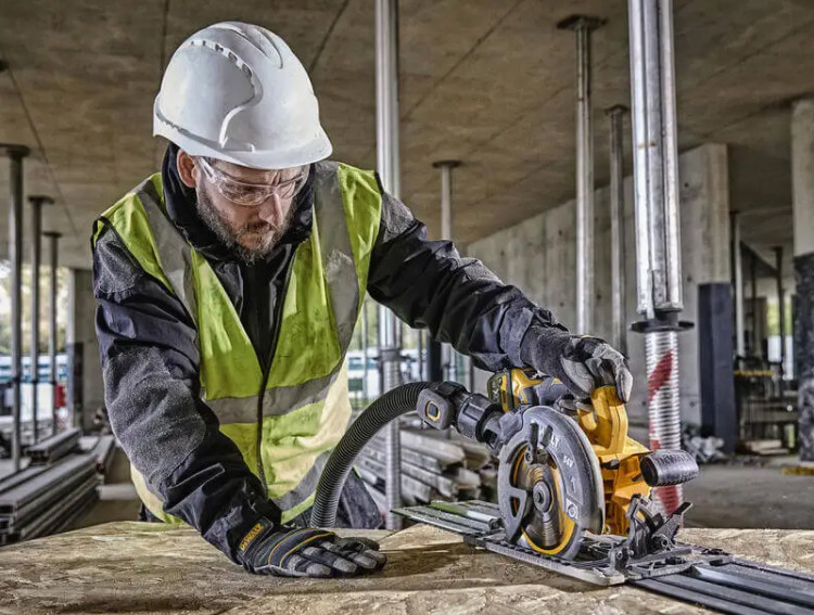 Аккумуляторная дисковая пила DeWALT DCS579T2