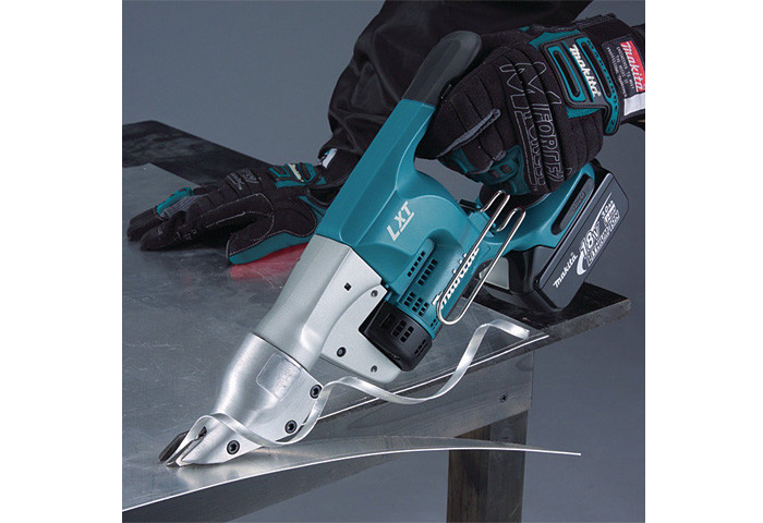Аккумуляторные ножницы по металлу MAKITA DJS130RFE