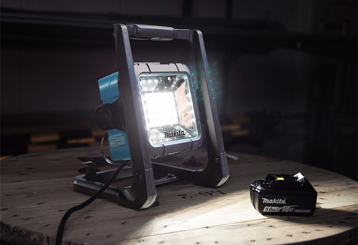 Аккумуляторный фонарь MAKITA DEADML805