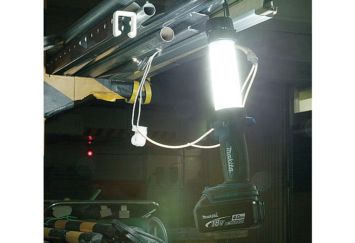 Аккумуляторный фонарь MAKITA DEADML806