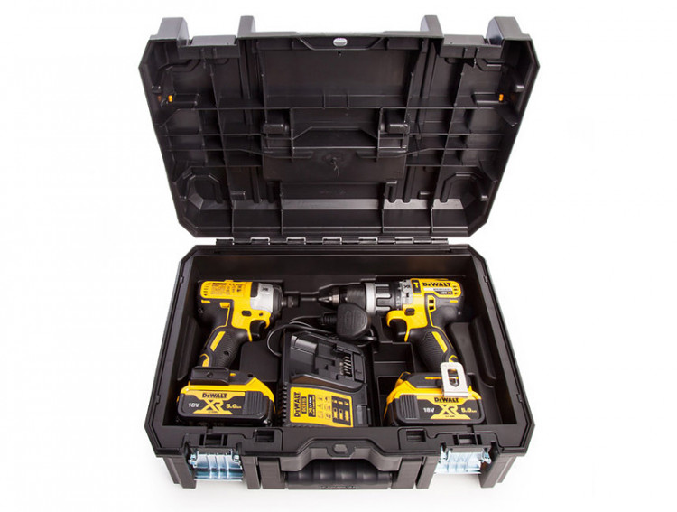Набор аккумуляторного инструмента DeWALT DCK368P3T