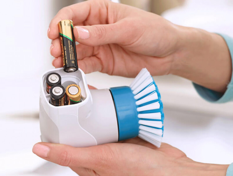 Электрощетка на батарейках BLACK&DECKER BHPC130