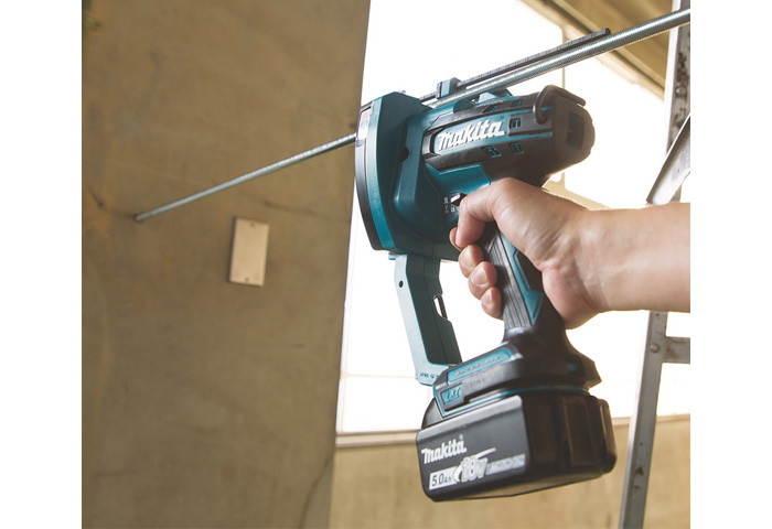 Аккумуляторные ножницы по металлу MAKITA DSC102Z