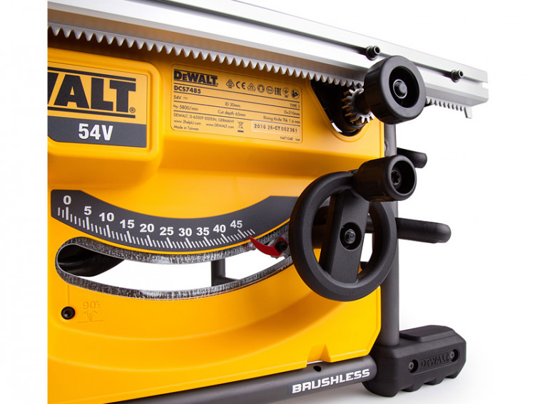 Аккумуляторная циркулярная пила DeWALT DCS7485N