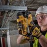 Аккумуляторный резчик шпилек DeWALT DCS350NT