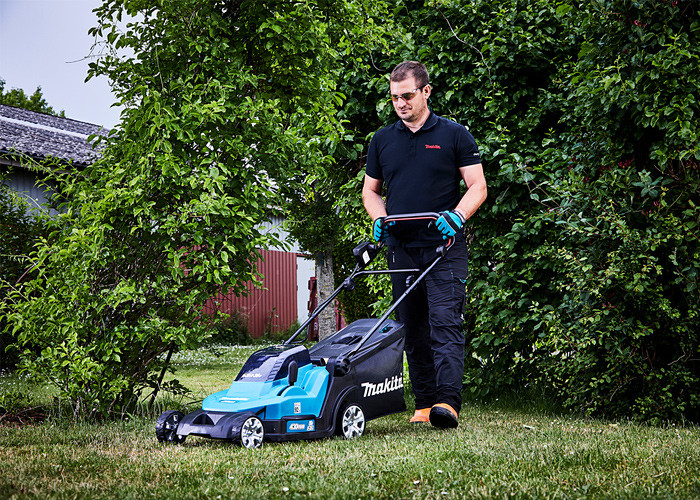 Аккумуляторная газонокосилка MAKITA SOFA-DLM432Z + ламзак