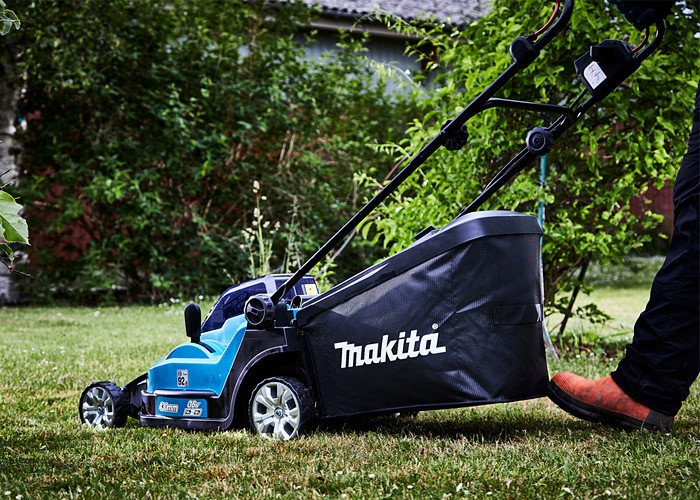 Аккумуляторная газонокосилка MAKITA SOFA-DLM432Z + ламзак