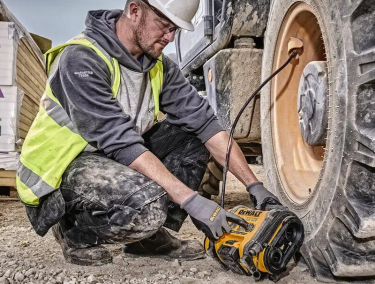 Компрессор DeWALT DCC018N