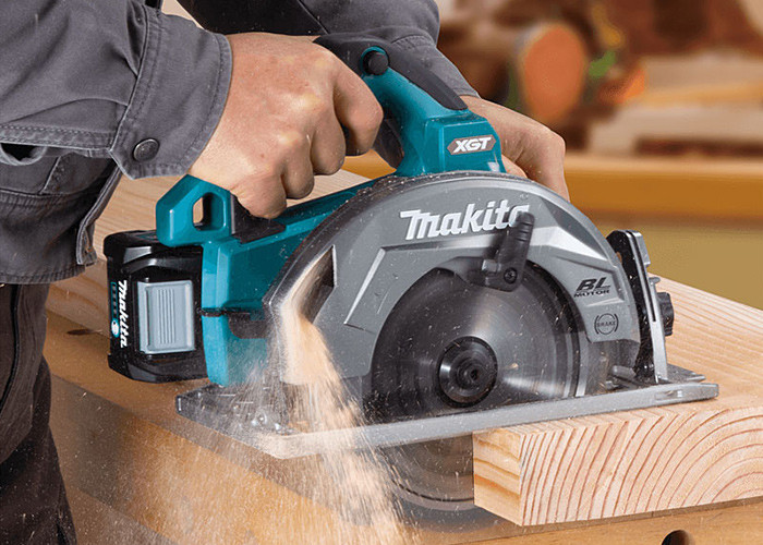 Аккумуляторная дисковая пила XGT MAKITA HS003GZ