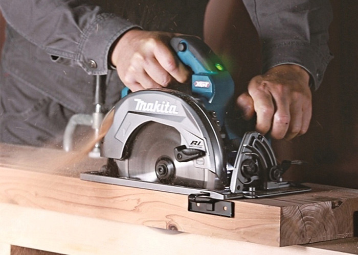 Аккумуляторная дисковая пила XGT MAKITA HS003GZ