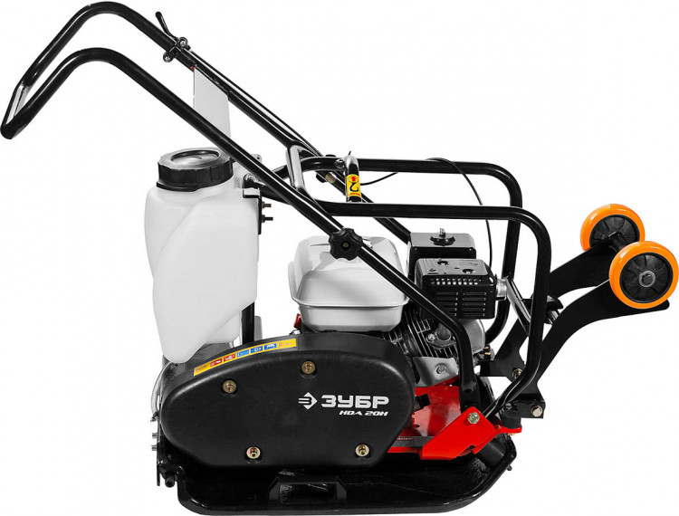 Виброплита ЗУБР ЗВПБ-20 АХ предназначена для уплотнения асфальтового покрытия. Компактная виброплита с двигателем Honda. Модель оснащена специальной системой орошения