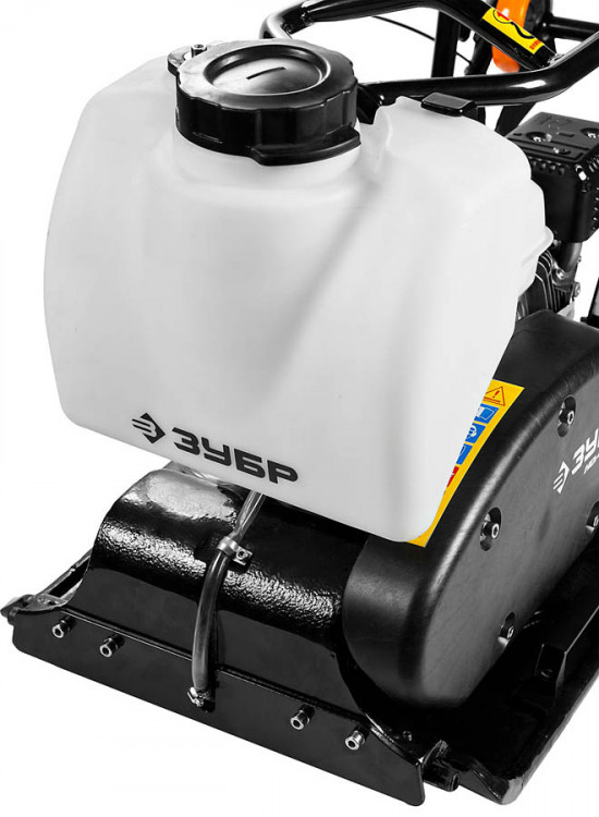 Виброплита ЗУБР ЗВПБ-20 АХ предназначена для уплотнения асфальтового покрытия. Компактная виброплита с двигателем Honda. Модель оснащена специальной системой орошения