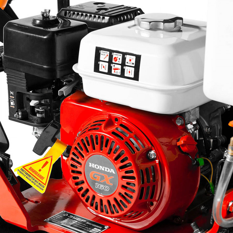 Виброплита ЗУБР ЗВПБ-20 АХ предназначена для уплотнения асфальтового покрытия. Компактная виброплита с двигателем Honda. Модель оснащена специальной системой орошения