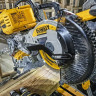 Аккумуляторная торцовочная пила DeWALT DCS727T2