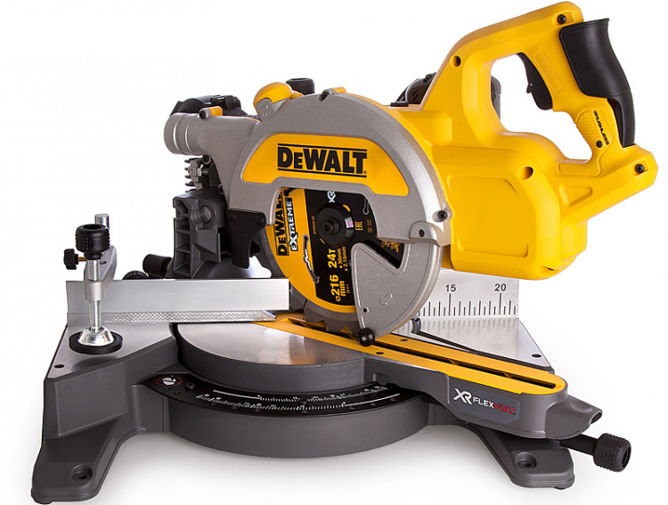 Аккумуляторная торцовочная пила DeWALT DCS777N