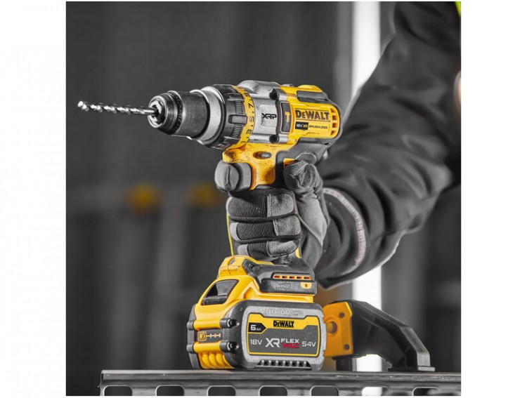 Аккумуляторная дрель-шуруповерт DeWALT DCD999NT