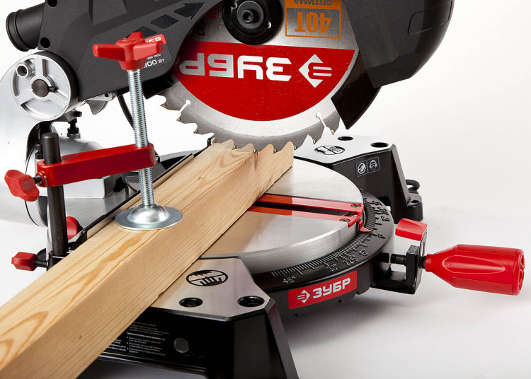 Пила торцовочная ЗУБР ЗПТК-255-1800