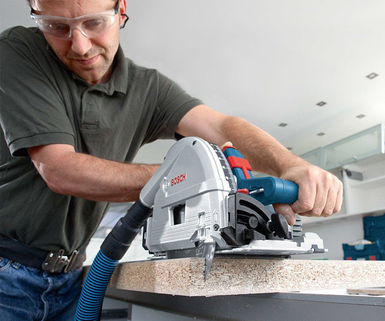 Погружная дисковая пила BOSCH GKT 55 GCE