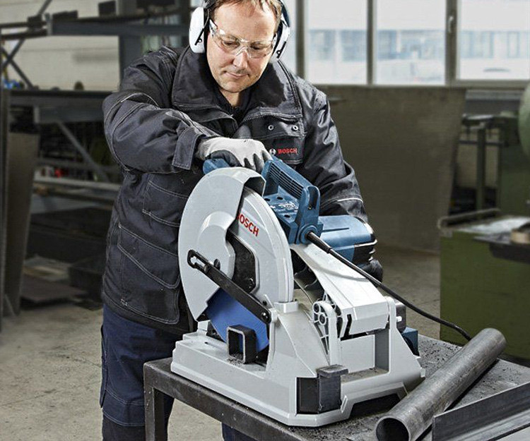 Отрезная пила по металлу BOSCH GCD 12 JL