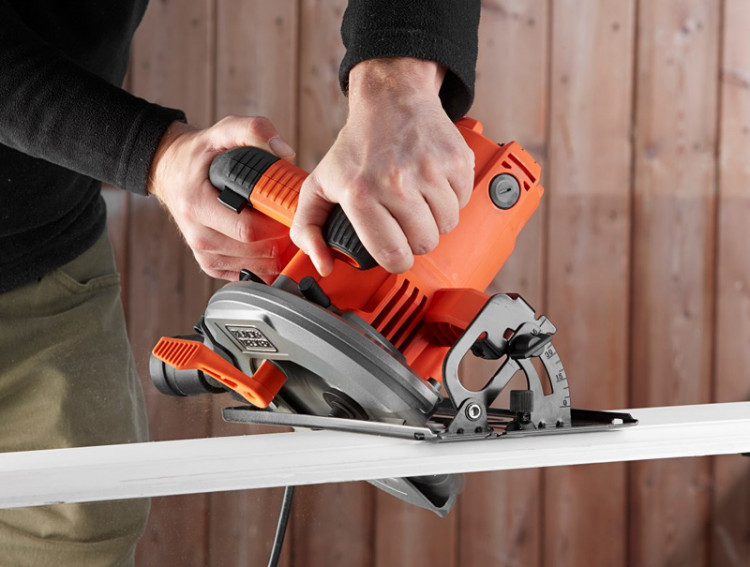 Дисковая пила BLACK&DECKER CS1550