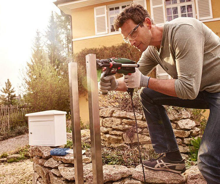 Ударная дрель BOSCH UniversalImpact 700