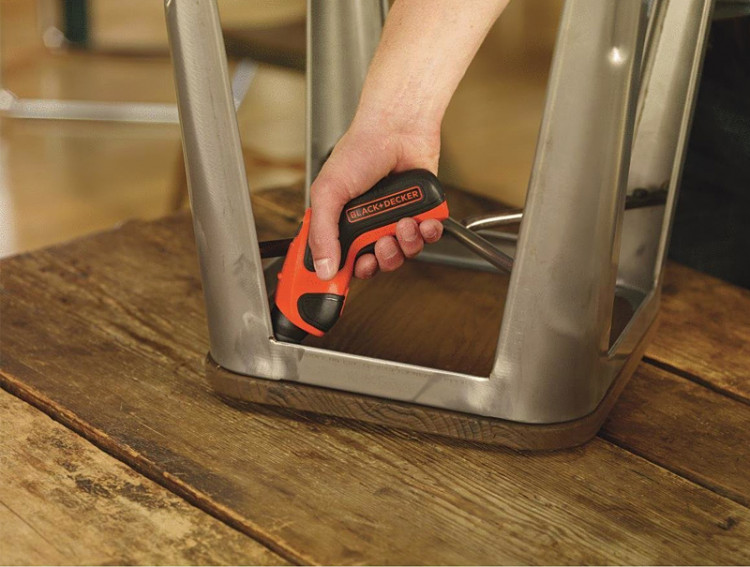 Аккумуляторная отвертка BLACK&DECKER CS3651LC