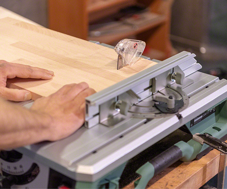 Настольная пила BOSCH AdvancedTableCut 52