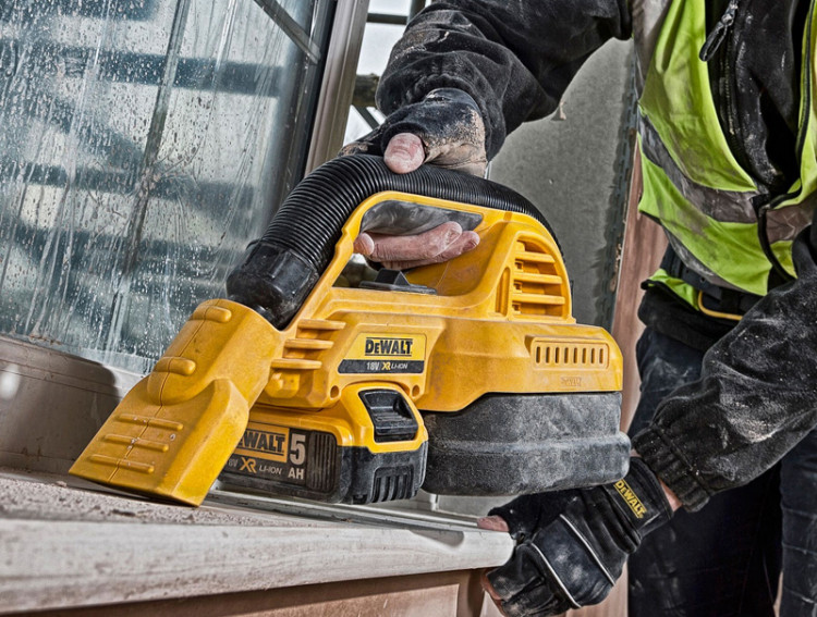 Аккумуляторный пылесос DeWALT DCV517N