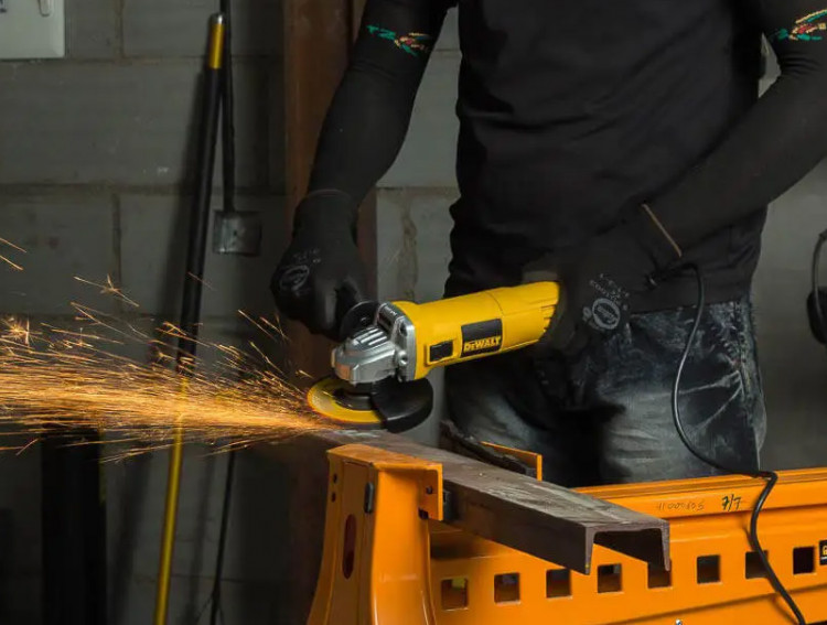 Болгарка DeWALT DWE4119