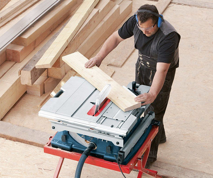 Настольная пила BOSCH GTS 10 XC