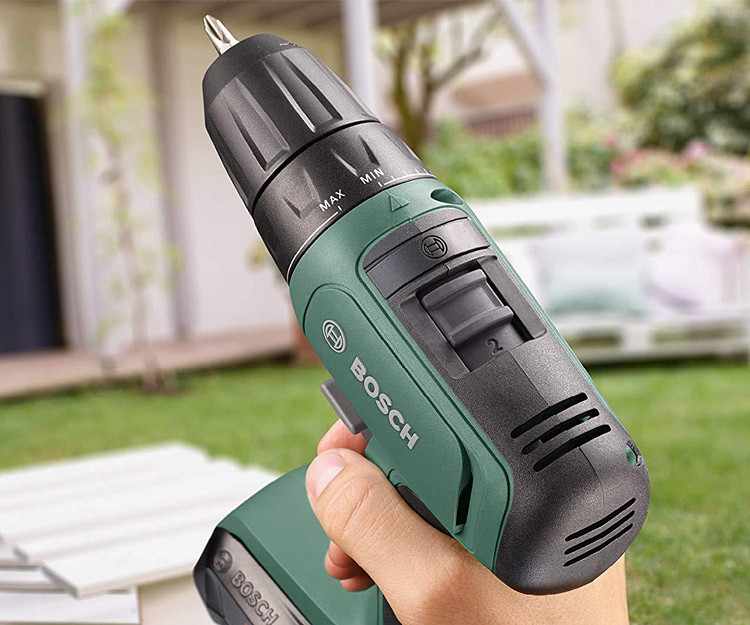 Аккумуляторная дрель-шуруповерт BOSCH UniversalDrill18 (2 ак.) Кейс