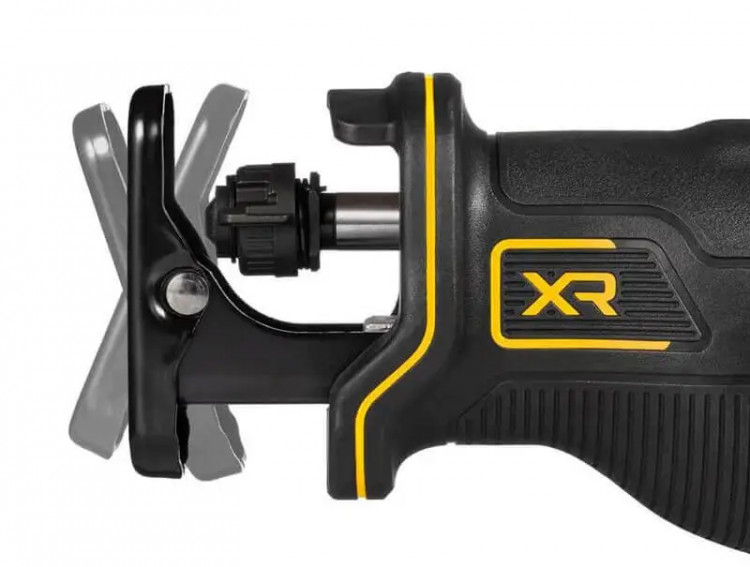 Аккумуляторная ножовка DeWALT DCS382N