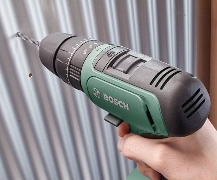 Аккумуляторная дрель-шуруповерт Bosch UniversalImpact 18