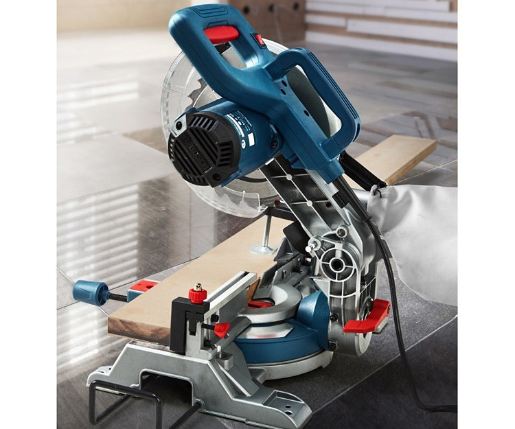 Торцовочная пила Bosch GCM 216