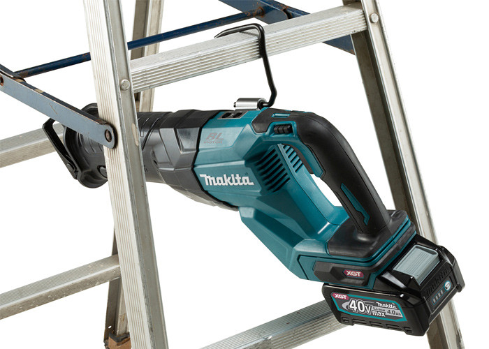 Аккумуляторная ножовка XGT MAKITA JR001GM201