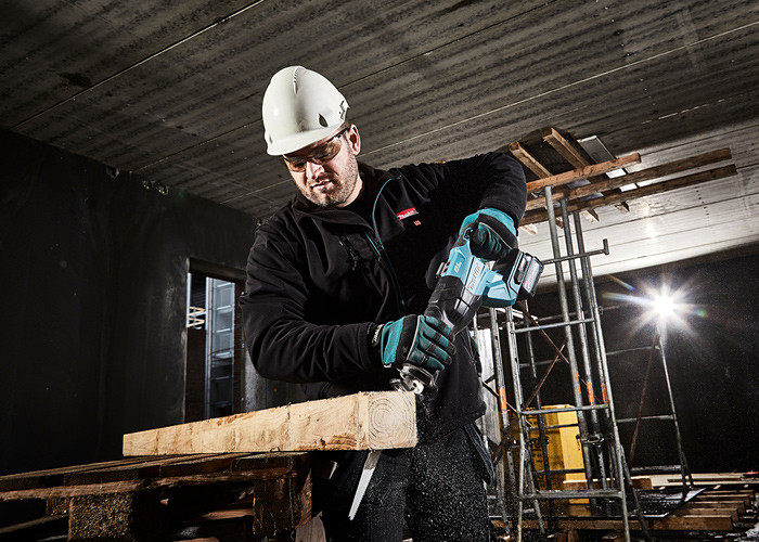 Аккумуляторная ножовка XGT MAKITA JR001GM201