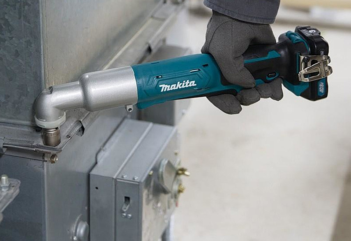 Аккумуляторный угловой ударный гайковерт MAKITA TL065DZ