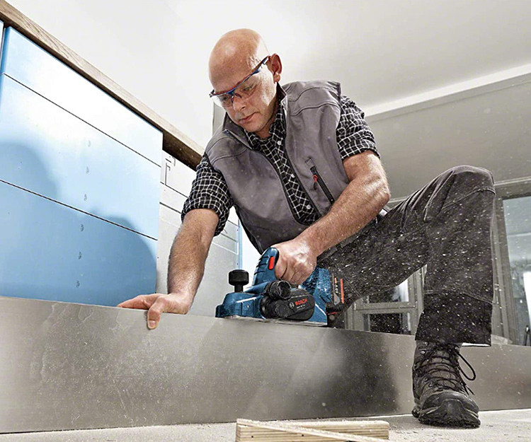 Аккумуляторный рубанок BOSCH GHO 18 V-LI Solo