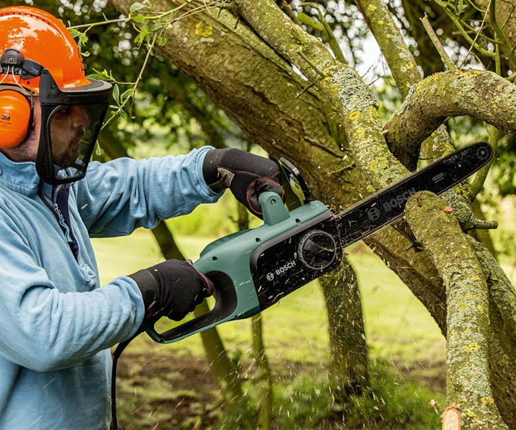 Цепная электропила BOSCH UniversalChain 40