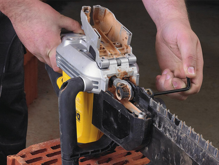 Пила ALLIGATOR DeWALT DWE396