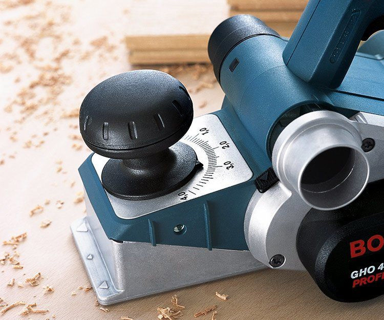 Рубанок BOSCH GHO 40-82 C