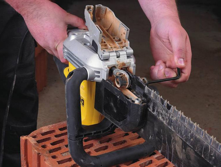 Пила DeWALT DWE398