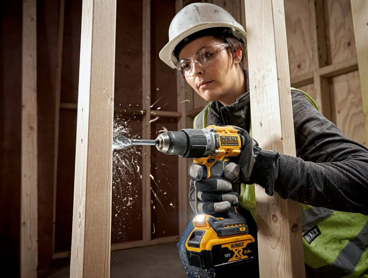 Аккумуляторная ударная дрель-шуруповерт DeWALT DCD805P2T